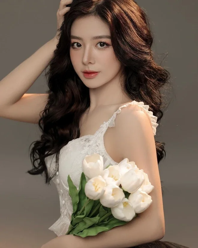 Gái xinh làm pin với phong cách đơn giản nhưng vẫn nổi bật.