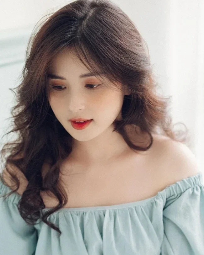 Gái xinh làm pin với biểu cảm tự nhiên và cực dễ thương.