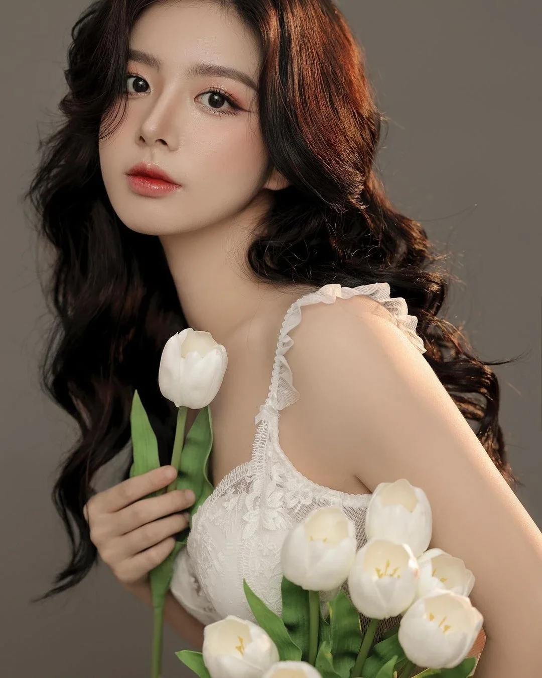 Một khung hình pin nữ nhẹ nhàng nhưng vẫn đầy sức hút.