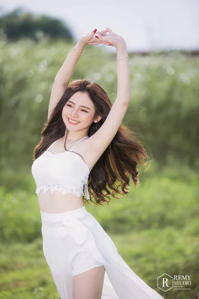 Ảnh pin nữ cá tính nổi bật với thần thái tự tin.