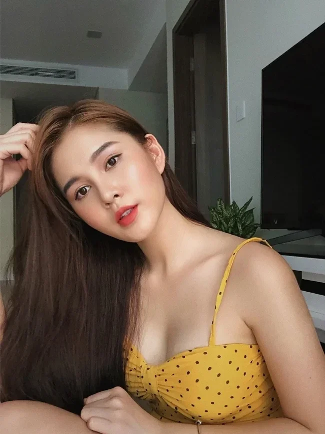 Một cô nàng xinh đẹp với hình ảnh pin cực kỳ cuốn hút.