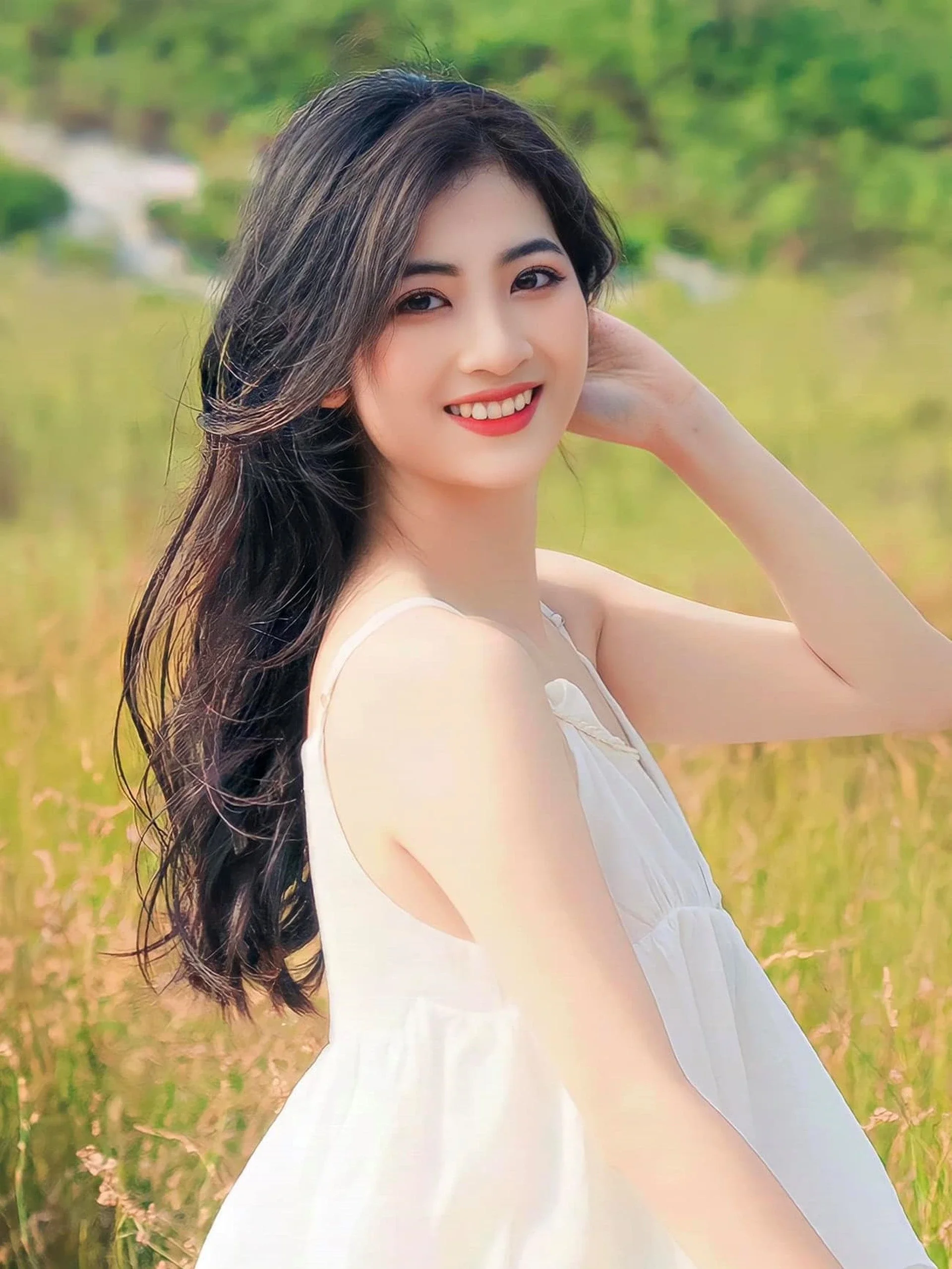 Ảnh pin nữ mang nét nữ tính, trẻ trung và đầy cuốn hút.