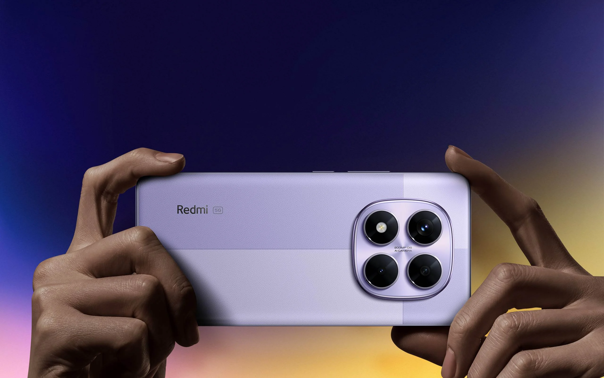 Hình nền điện thoại Redmi màu tím nhạt được cầm trên tay